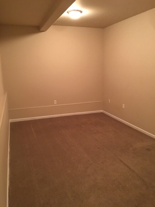 Building Photo - Craftsman Style Townhouse - 3 bedroom, 2.5 bath w/ Bonus Room - Attached Double Garage