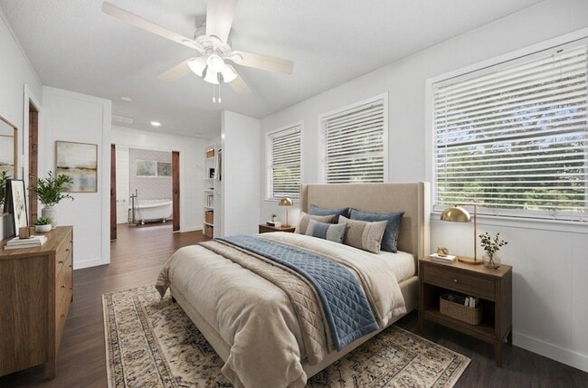Building Photo - 9481 Lake Forest Cir