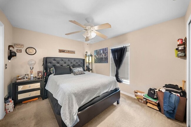 Building Photo - Beautiful 3 bedrooms 2 bathrooms single family home in Lehigh Acres