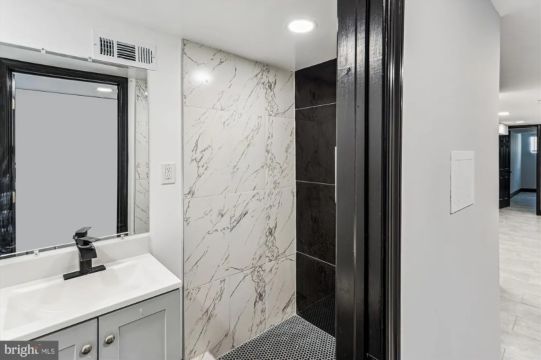 Building Photo - 1820 Walbrook Ave