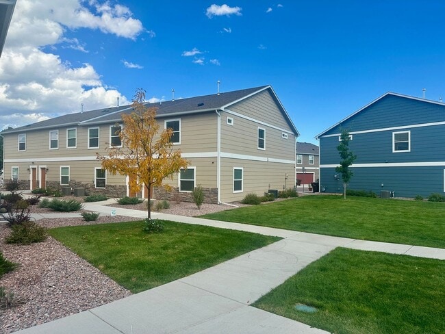 Building Photo - STYLISH 3-BEDROOM TOWNHOME w/ A/C **LIKE N...