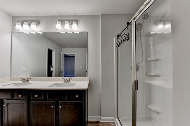 Building Photo - 3230 Westgate Park Dr