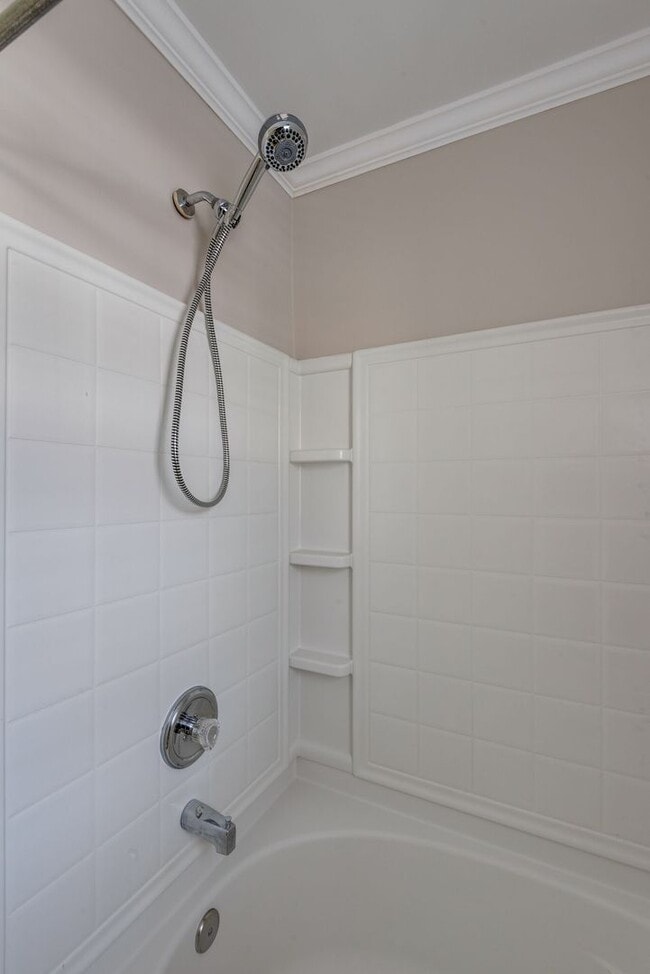 Building Photo - Beautiful Lenox Village Townhome!