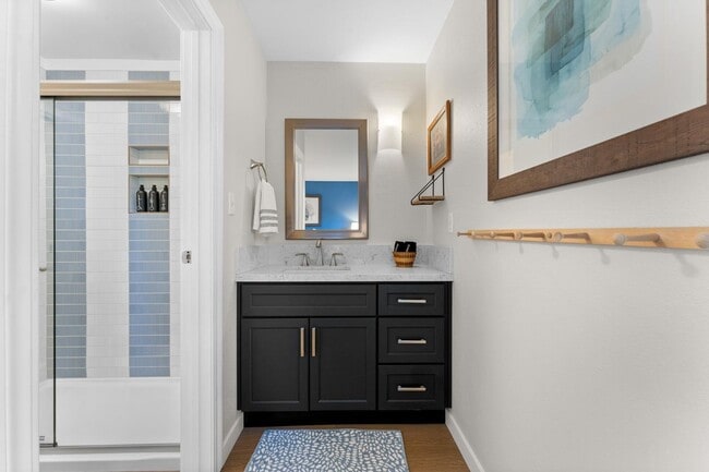 Building Photo - Beautifully Updated & Furnished 1 Bedroom in Lake Front Complex!