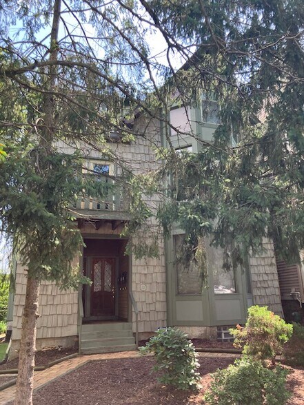 Front Building View 1 - 721 Ivy St