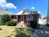 Building Photo - 2 Bedroom, 1 Bath Home for Rent in West Peoria!