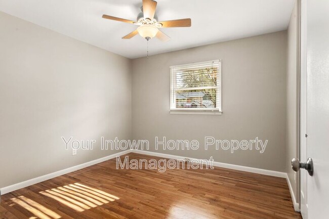 Building Photo - 2883 Fantasy Ln
