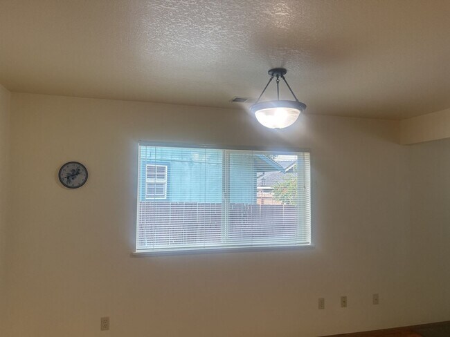 Building Photo - 2149 Woodcrest Ct