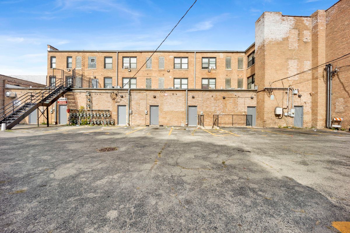 Building Photo - 701 S 5th Ave