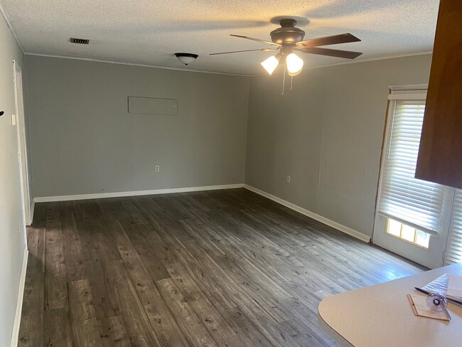 Building Photo - 18700 Bruce Ln