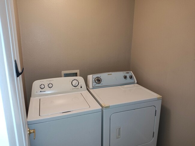 Building Photo - Upgraded Single Story house for rent