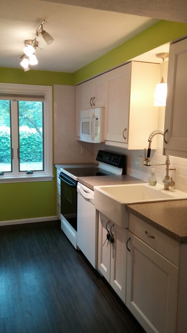 Building Photo - 32 Webster Ct