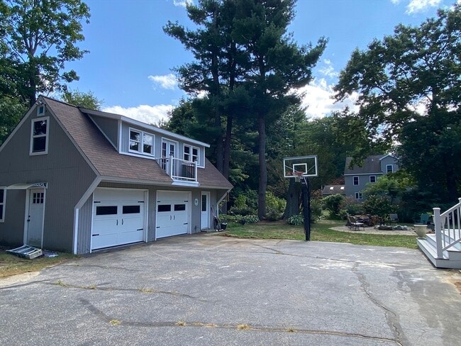 Building Photo - 97 Edgebrook Rd