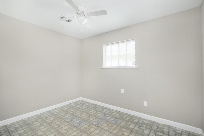 Building Photo - 9619 Rockhurst Dr