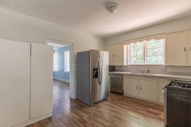 Building Photo - BILOXI - ADORABLE LITTLE COTTAGE - CLOSE TO KEESLER AND THE BEACH