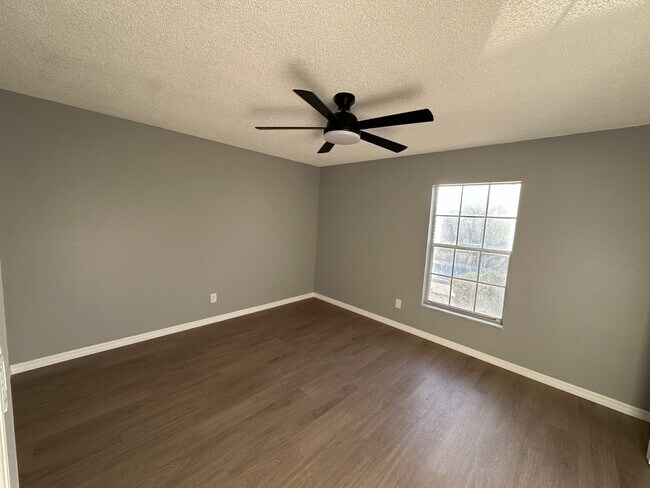 Building Photo - 1062 85th Terrace N