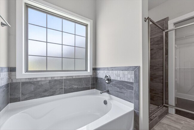 Building Photo - Pet Friendly Three Bedroom!