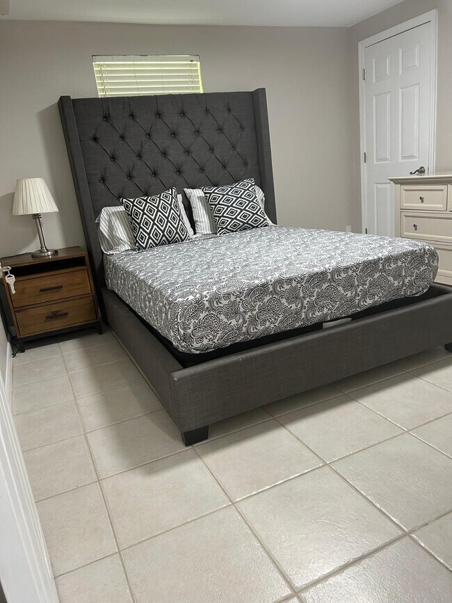 Building Photo - 16627 Deer Path Ln