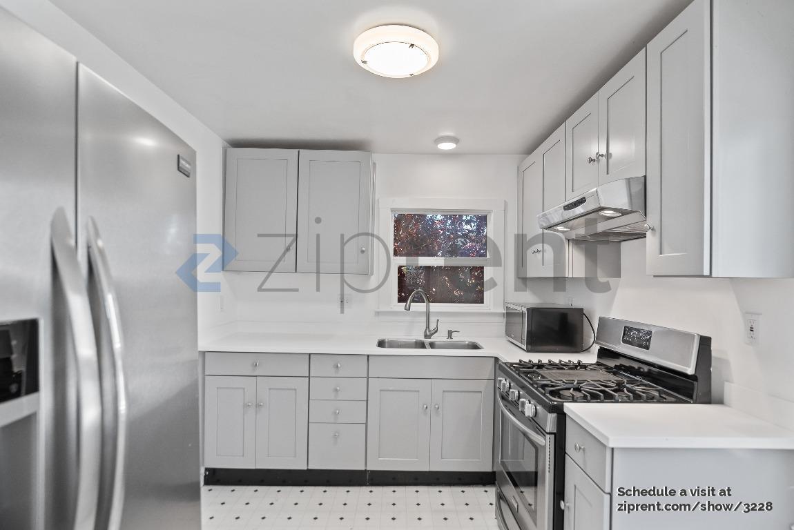 Building Photo - 928 60th St