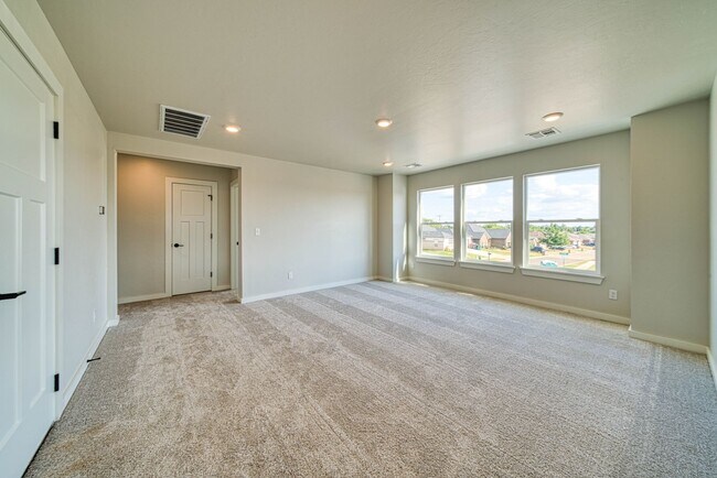Building Photo - Beautiful property in Edmond