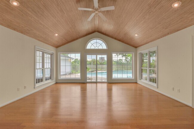 Building Photo - 110 Hillcrest Dr