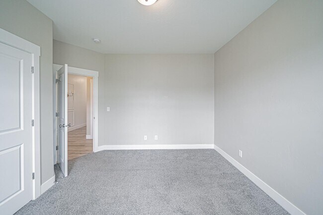 Building Photo - 2896 Blackwood