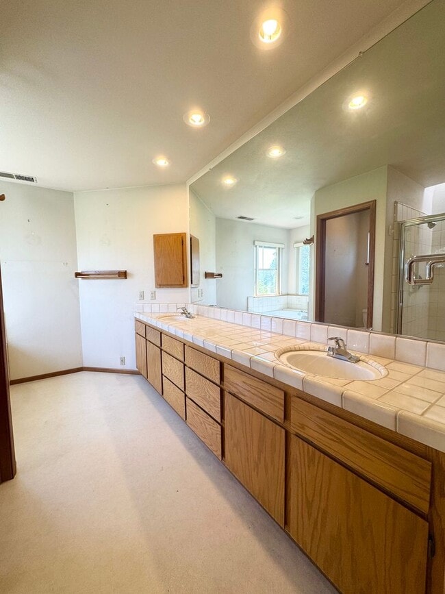 Building Photo - 1855 Gold Hills Dr