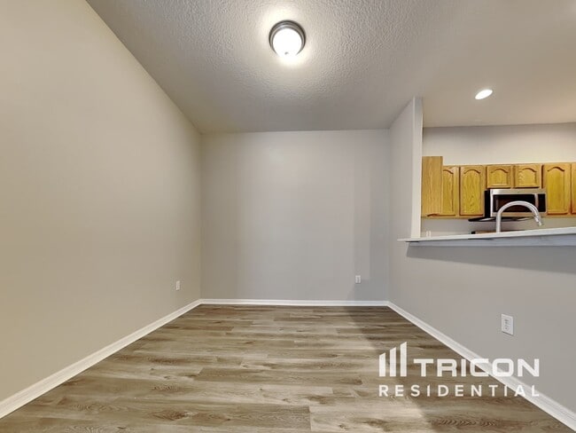 Building Photo - 31422 Shaker Cir