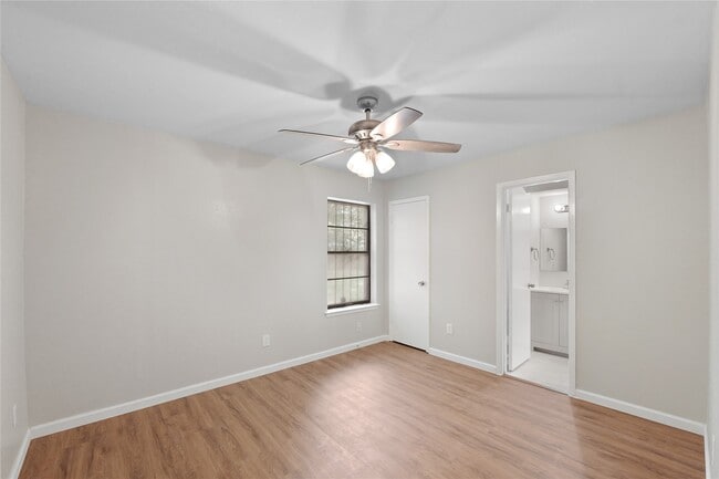 Building Photo - 7111 Pinehook Ln