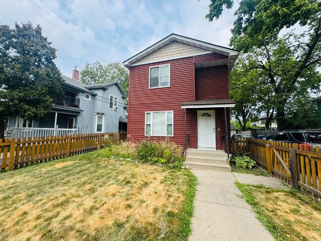 Building Photo - Charming 3-Bed Gem in the Heart of Minneapolis - Cozy Lower level duplex.