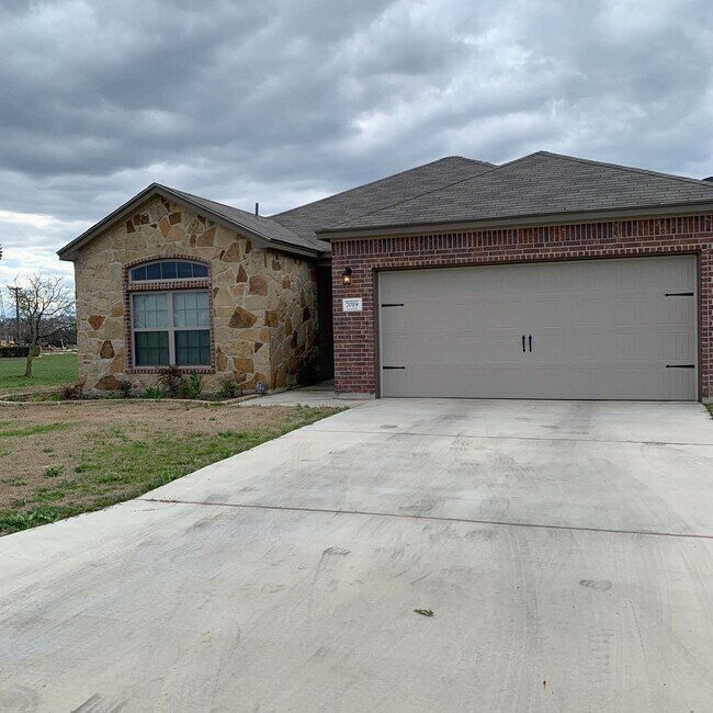 Building Photo - 7019 Tanglehead Dr