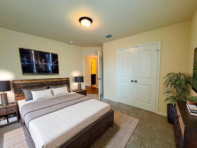 Building Photo - 5115 Leaning Tree