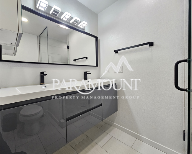 Building Photo - *Price Drop* Serene and Modern 1 Bedroom + Loft Condo in Bremerton!