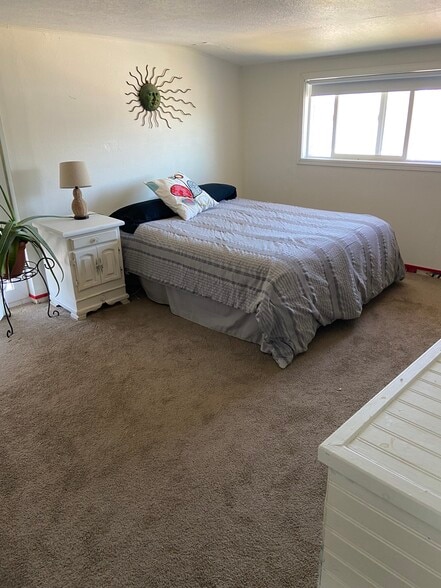 Building Photo - 717 10th Ave