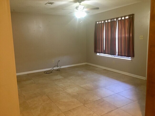 Building Photo - Sherwood rental!