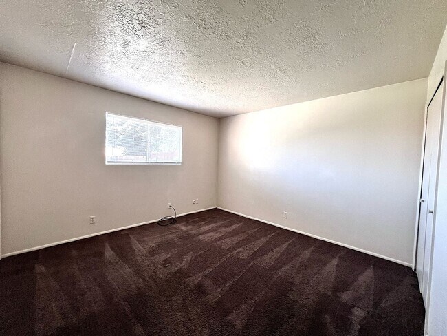 Building Photo - Near Academy Hills Park, Great NE Location...