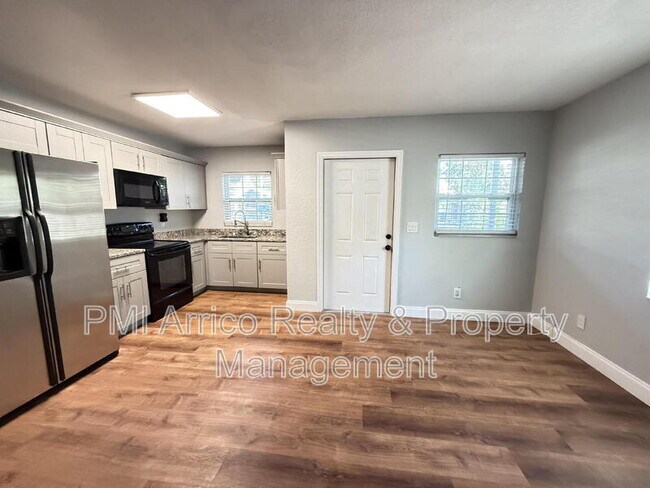 Building Photo - 2809 Marconi St