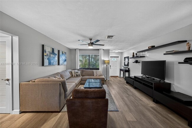 Building Photo - 371 SE 3rd St