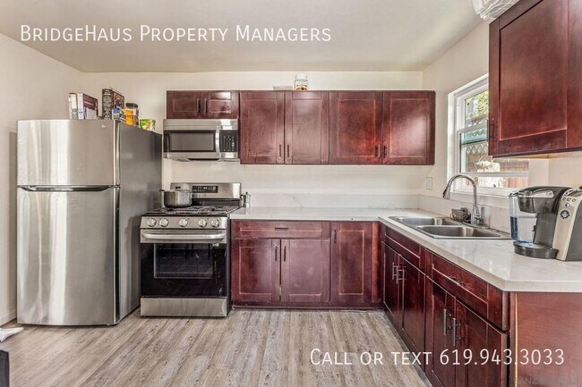 Building Photo - **$500 OFF FIRST MONTH'S RENT** Convenient...