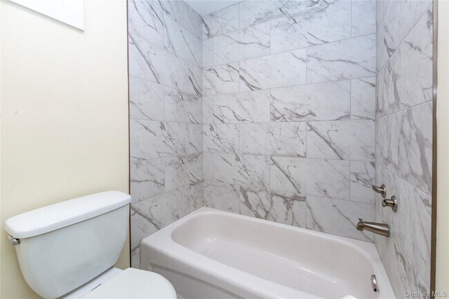 Building Photo - 33 Holmes Rd