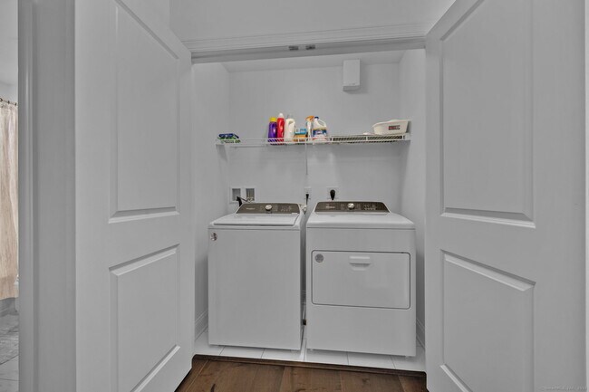 Building Photo - 8 Brentwood Cir