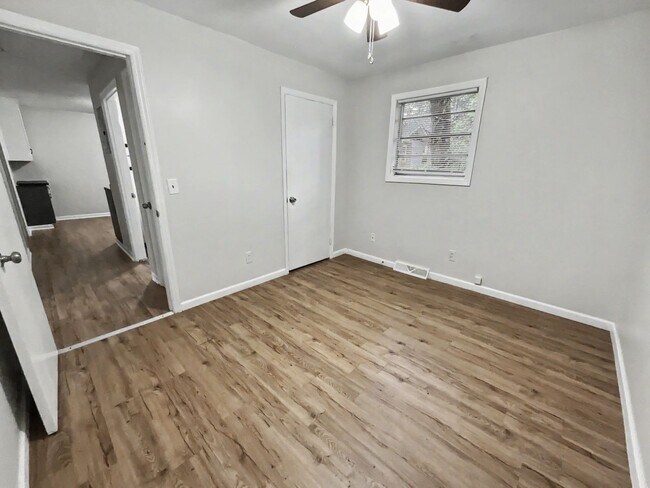 Building Photo - 1813 Walker Ave