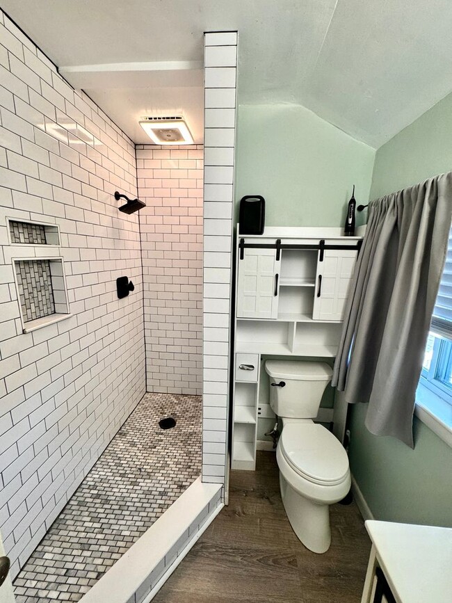 Building Photo - 4-Bedroom Home with Bonus Flex Room