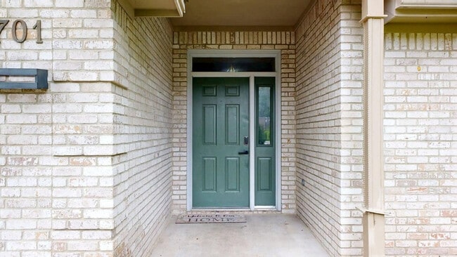 Building Photo - 701 Summerglen Dr