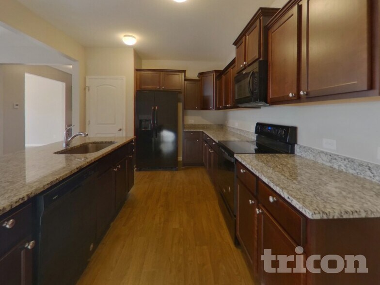 Building Photo - 178 Hidden Lakes Rd