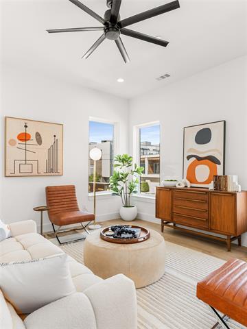 Building Photo - 2015 N Prairie Ave