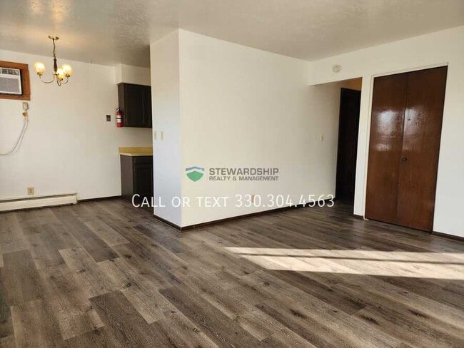 Primary Photo - 285 Villa St