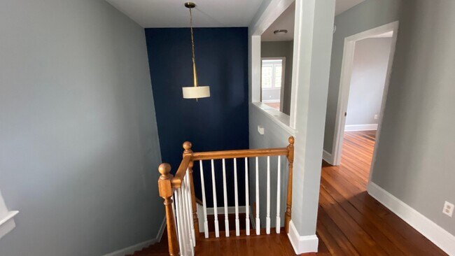 Building Photo - 3 Bedroom 2.5 Bath House in Radcliffeborough - Downtown Charleston