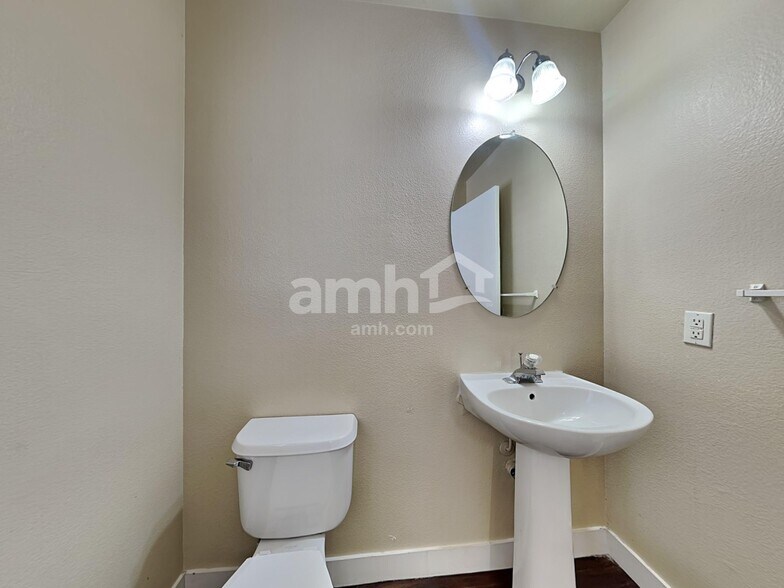 Building Photo - 9782 Silver Dusk Ct
