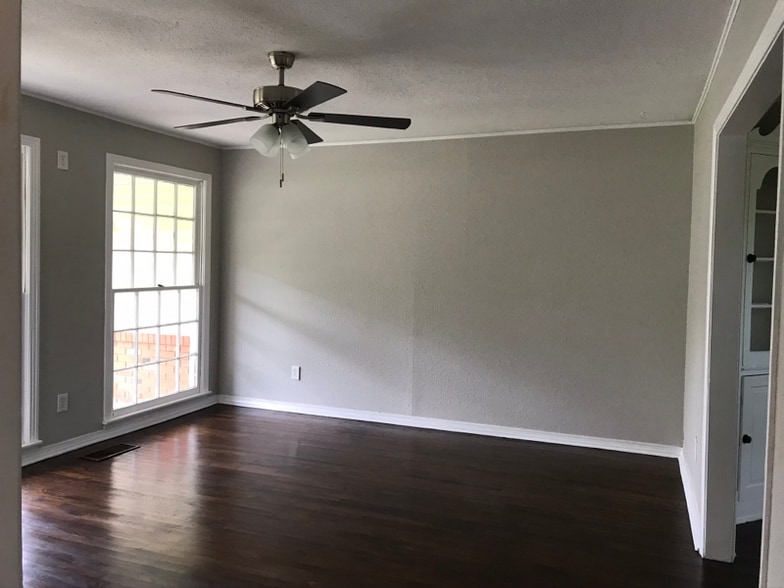 Building Photo - 2129 W Lotus Ave